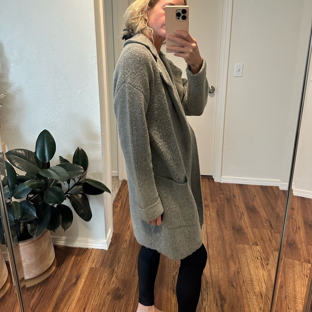 🌟SALE🌟 Lush gray oversized cardigan size medium - Picture 4 of 9